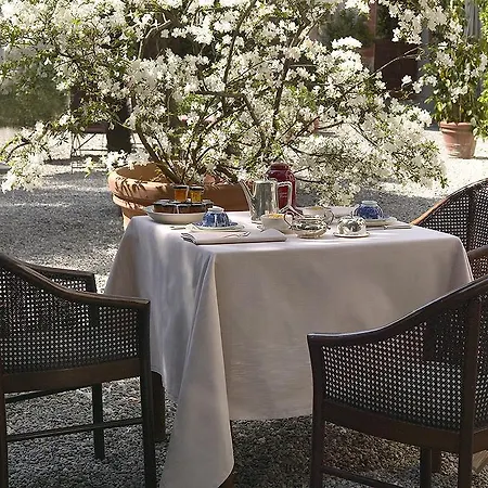 Dei Mai Intees Hotell