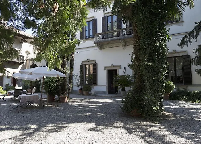 Dei Mai Intees Hotel