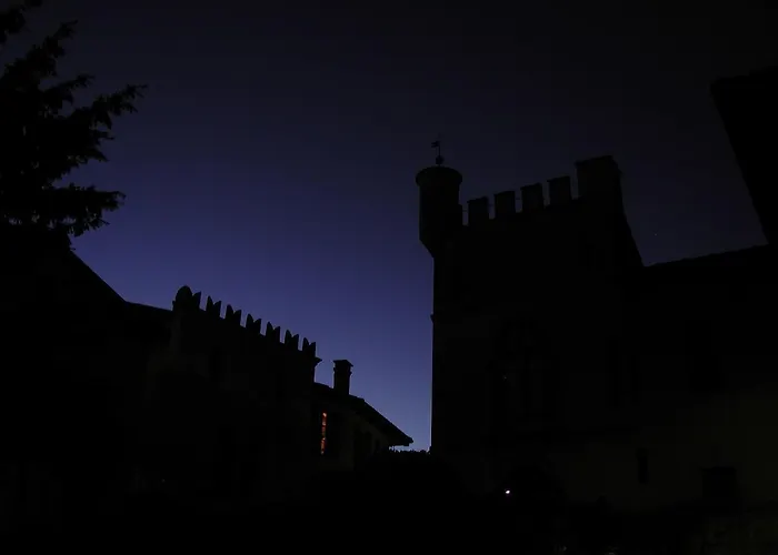 Dei Mai Intees Hotel