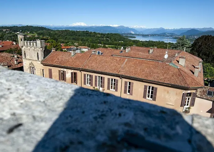 Dei Mai Intees Hotel